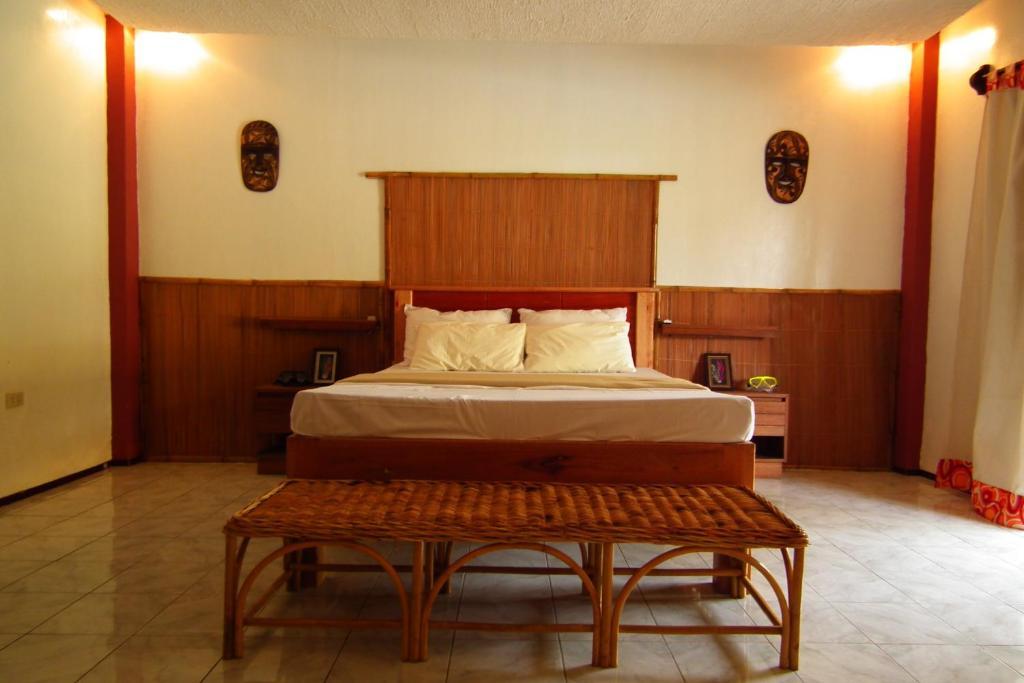 Cooper'S Beach Resort Lucbuan Habitación foto